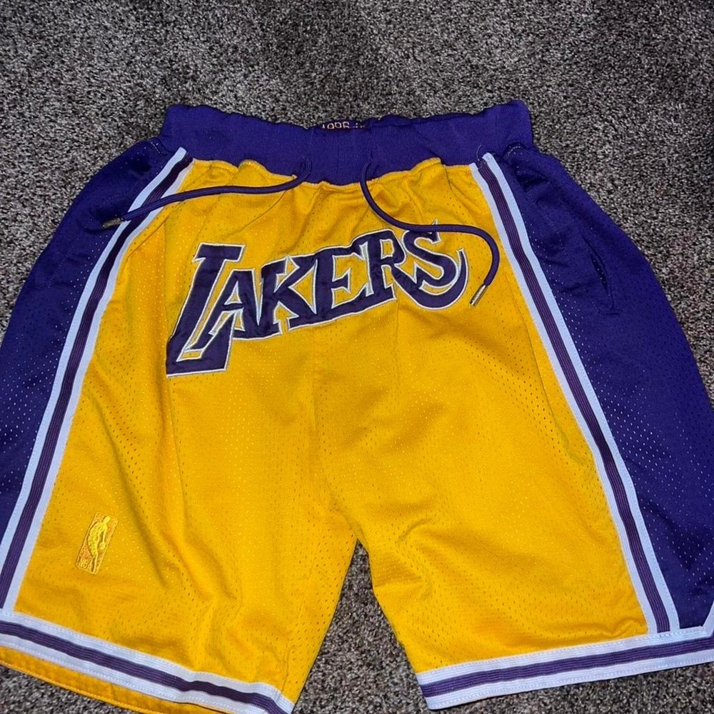 VTG Los Angeles Lakers Shorts -size medium